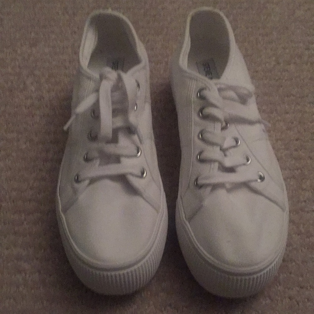 Steve Madden white platform emmi